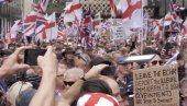 ЕНГЛЕЗИ УСТАЛИ ПРОТИВ ВЛАДЕ: Стотине хиљада људи кренуле ка Даунинг ститу (ВИДЕО)
