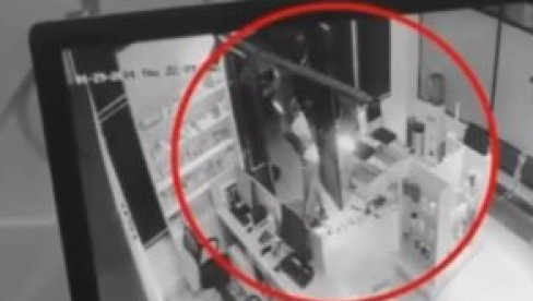 (UZNEMIRUJUĆI VIDEO) Krvavi kraj toksične veze: Nasilnik nožem ubio bivšu ljubav