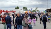 OD SVEMIRSKIH TRAKTORA, DO BIKA TEŠKOG GOTOVO DVE TONE:  93. međunarodni poljoprivredni sajam U Novom Sadu