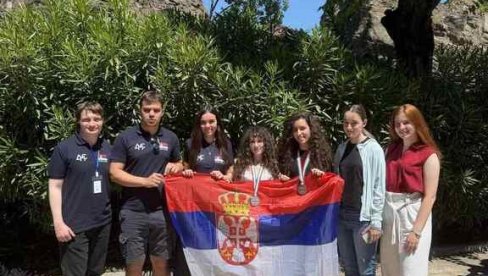 ДВЕ МЕДАЉЕ И ДВЕ ПОХВАЛЕ: Успех наших ученица на Европској олимпијади из математике