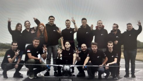 DRON VIDAR RAZNOSI POMOĆ: Tim Beoavia Mašinskog fakulteta u Beogradu na takmičenju u Minhenu sa novom letelicom