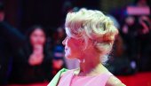 НАЈПОЗНАТИЈА ПЛАВУША И НАЈПОЗНАТИЈИ САЈЕНТОЛОГ СУ У ВЕЗИ? Она је секс симбол 90их и жели миран породични живот, шта ће јој он?