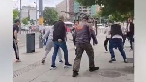 BLOKADERI NOŽEM I SUZAVCEM NAPALI SNS AKTIVISTE NA SLAVIJI: Četvoro ljudi završilo u Hitnoj pomoći!