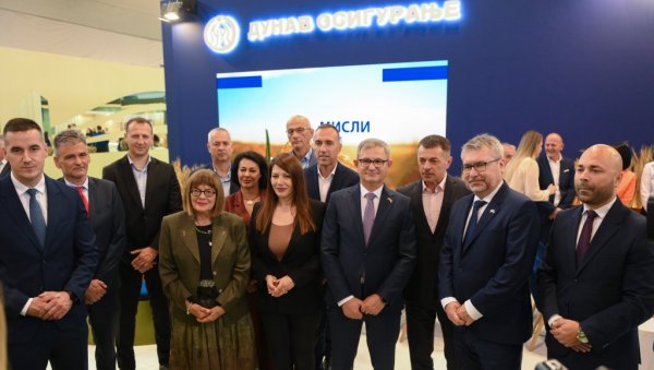 ПОСЕТА ВИСОКЕ ДЕЛЕГАЦИЈЕ ШТАНДУ КОМПАНИЈЕ: Подршка пољопривредницима и јачање стратешких партнерстава