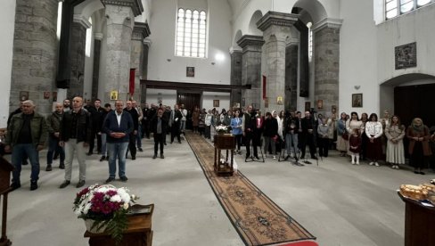 ЧУВАРИ СВЕТОСАВЉА: У јужном делу Косовске Митровице обележена слава храма Светог Саве (ФОТО)