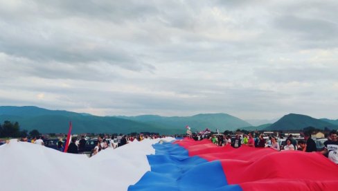 ДАН КАДА СУ ТУЂЕ ЗАСТАВЕ ПОБЕДИЛЕ БРАЋУ: Референдум у Црној Гори из преспективе тада осмогодишњег Милоша Рмуша из НВУ Баштиник