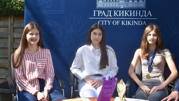 НАЈБОЉА ИЗ МАТЕМАТИКЕ, А НЕМА НИ РАЧУНАР:  Драгану Гавриловић за државно такмичење припремала - мама