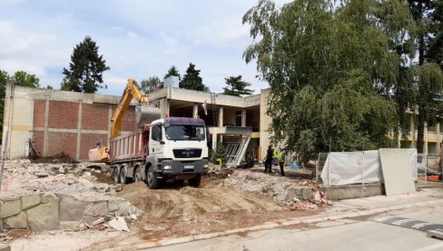 KOMPLETNA OBNOVA USTANOVE NAMENJENE NAJMLAĐIMA: Počela rekonstrukcija zgrade leskovačkog Dečijeg dispanzera