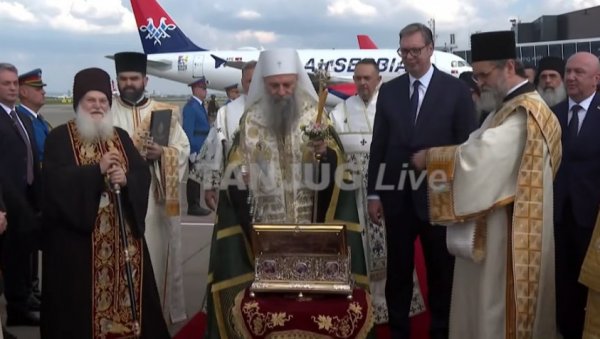 ЧУДЕСНИ ПОЈАС ПРЕСВЕТЕ БОГОРОДИЦЕ СТИГАО У БЕОГРАД: Патријарх Порфирије и председник Вучић дочекали светињу (ФОТО/ВИДЕО)