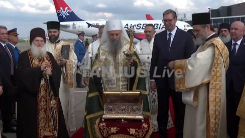 ЧУДЕСНИ ПОЈАС ПРЕСВЕТЕ БОГОРОДИЦЕ СТИГАО У БЕОГРАД: Патријарх Порфирије и председник Вучић дочекали светињу (ФОТО/ВИДЕО)