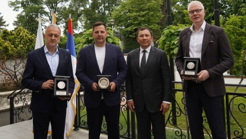 СКИНУЛИ КАПУ СРБИЈИ! Светска боксерска елита одушевљена организацијом турнира Београдски победник