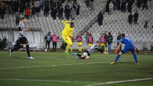 ИСКОРАК У КАРИЈЕРИ: Бивши љубимац гробара потписао за шампиона!