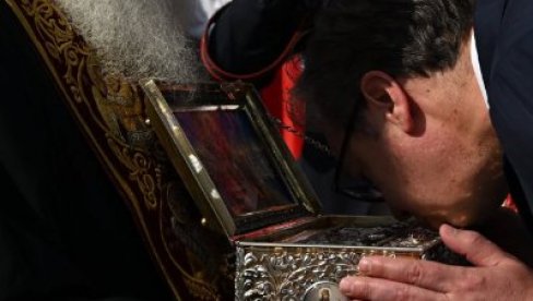 VESELI SE SRPSKI, PRAVOSLAVNI SVETE Predsednik Vučić se oglasio o dolasku Pojasa Presvete Bogorodice u Beograd (FOTO)