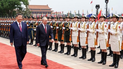 ЗАШТО ЈЕ ПУТИН СКИНУО САКО У ПЕКИНГУ: Несвакидашњи потез и тајни сигнали у срцу суперсиле