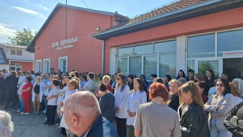 У ГРАЧАНИЦИ МИРНИ СКУПОВИ СРБА: Подршка ухапшеним колегама (ФОТО)