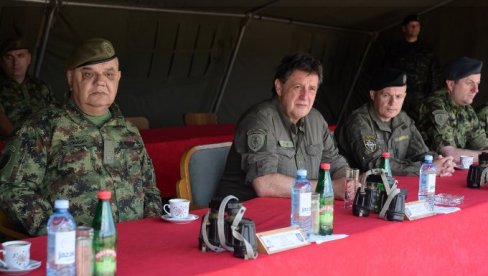 Министар Гашић присуствовао такмичењу војнополицијских и извиђачких јединица