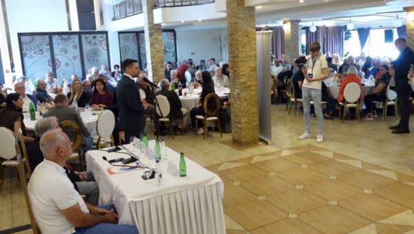 ЗА БОЉИ ЖИВОТ НАЈСТАРИЈИХ: На трибини са пензионерима Обреновца Огњеновић, Савић и Пековић (ВИДЕО)