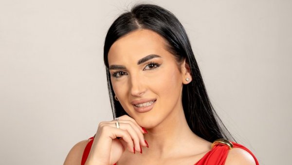 ЈЕЛЕНА ЈАНИЋ ЗА ТВ НОВОСТИ: Води ме љубав и од љубави живим (ФОТО)
