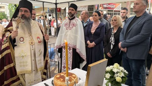 СПАСОВДАН ЈАДРАНИМА МИО: Лозничани литијом и литургијом обележили крсну славу града