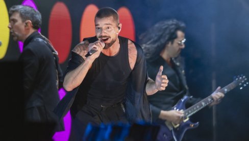 BAČEN SUZAVAC NA KONCERTU RIKIJA MARTINA U PODGORICI: LJudi se gurali i gazili, Crnogorci besni - Da li je moguće da smo tolika stoka