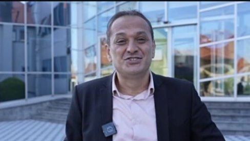 ЕКИПУ ПЕВАЧА ПРЕДВОДИ ЊЕГОВ СИН: Омаж Синану Сакићу на концерту Јужног ветра (ФОТО)
