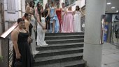 ОСМЕСИ ЛЕПШИ ОД НАЈЛЕПШИХ ХАЉИНА! Фондација Новости и ове године обезбедила свечану одећу за децу из Звечанске