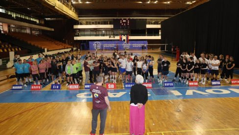 U NOVOM SADU POČEO „18. TURNIR VETERANA U ODBOJCI“: Druženje u „igri preko mreže“