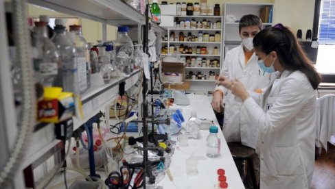 KROZ ISTORIJU HEMIJU: Večernja šetnja kroz laboratorije