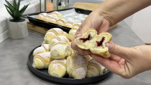 KIFLICE SA DŽEMOM: Toliko su ukusne da ćete ih stalno praviti