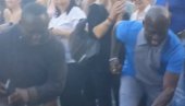 ZGUBIDANSKO LUDILO UZELO MAHA: I Afrikanci na političkom skupu blokadera (VIDEO)
