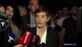 NAJVIŠE PUMPAJU HRVATSKI MEDIJI Ana Brnabić sa okupljenima u Pionirskom parku u znaku podrške predsedniku Vučiću