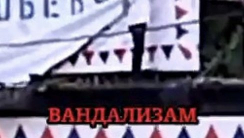 БЕСНИ БЛОКАДЕРИ ПОДИВЉАЛИ ЗБОГ ТРАНСПАРЕНТА: Пењу се на кров, урлају и пљују по Србији