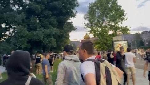 BLOKADERSKI SKUP BIO I PROŠAO