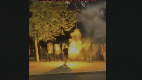 POGLEDAJTE JEZIV SNIMAK: Napad blokadera siledžija na policiju i građane kod Pionirskog parka (VIDEO)