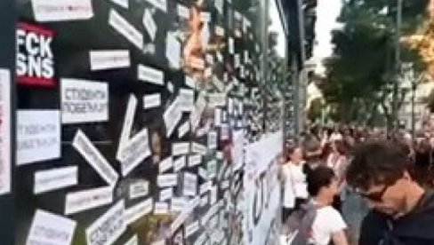БЛОКАДЕРИ КРЕНУЛИ НА ЕXПО! Сабластан згубидански вандализам - нобеловци имате ли срама?!
