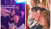 ПОДРШКА РОДИТЕЉА НА КОНЦЕРТУ У ЛЕСКОВЦУ: Цецина мајка Мира и отац Слободан с поносом слушали и гледали ћерку - Сишла са бине, загрлила оца
