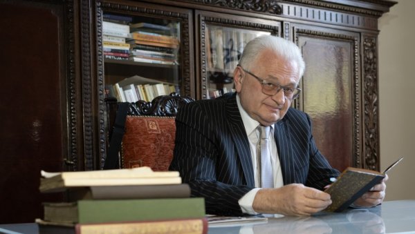 КЊИГЕ ШИРЕ КРИЛА НАЈБОЉИМ МИСЛИМА: Проф. др Александар Јерков, управник Универзитетске библиотеке Светозар Марковић