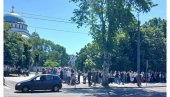 НАЈСТРАШНИЈА УВРЕДА ПРАВОСЛАВЉА И ЦРКВЕ: Блокадер Митровић ударио на вернике: Код Храма Светог Саве окупљају се око...