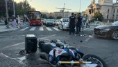 ОБОРЕН МОТОЦИКЛИСТА КОД СКУПШТИНЕ: Полиција и Хитна помоћ одмах реаговали (ФОТО)