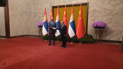 ДОБРО ДОШЛИ, ДРАГИ ПРИЈАТЕЉУ: Вучић са премијером Кине