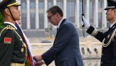 ЊИХОВА ЖРТВА ЈЕ ТЕМЕЉ СНАГЕ ЈЕДНЕ ВЕЛИКЕ ЗЕМЉЕ Вучић положио венац на Споменик народним херојима на Тјенанмену (ФОТО)