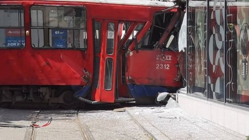 IMA TEŽE POVREĐENIH U NESREĆI NA DORĆOLU: Hitno se oglasio GSP