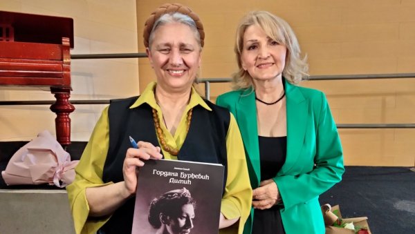 ВРЕДЕЛО ЈЕ ИГРАТИ СЕ, РАДОВАТИ СЕ И СТВАРАТИ: Представљена монографија о Гордани Ђурђевић Димић, ауторке Јованке Симић (ФОТО)