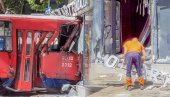 VRAĆEN NA ŠINE - POSLEDNJA VOŽNJA: Kako je uklonjen tramvaj koji je iskočio iz koloseka u Beogradu (video)