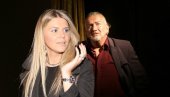 Мелина, што се ниси удала за водоинсталатера? Види се да баш волиш милионера