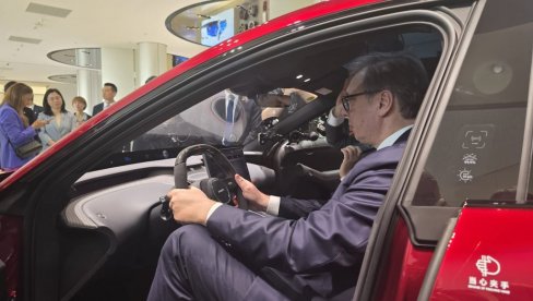 OVO ČUDO IDE 350 KM/H Kinezi Vučiću pokazali moćne automobile: Zasvirala i himna Srbije (FOTO/VIDEO)