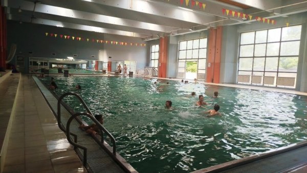 ВОДА ТОПЛА И ИСПРАВНА: Параћински затворени базени раде од сутра