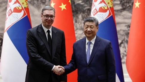 VUČIĆ SIJU URUČIO POKLONE KOJIMA SE SRBIJA PONOSI: Pogledajte šta je u pitanju (FOTO)