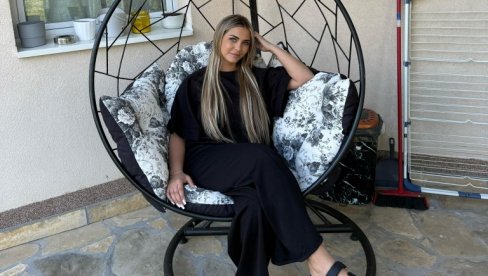 ПЕВАЧИЦА МИР ПРОНАШЛА НА КОСМАЈУ: Породица саградила раскошну кућу, а она овде открива инспирацију за нове пројекте (ФОТО)
