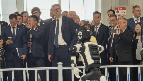 VUČIĆ U KINI: Predsednik Srbije obilazi inovacioni centar kompanije Mint Future Factory
